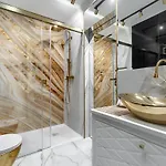 Hanza Tower Gold