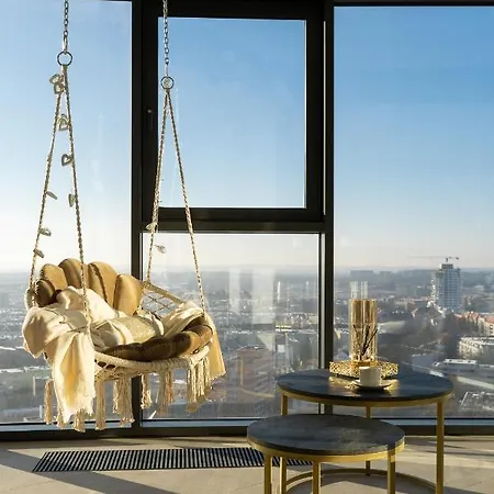 Hanza Tower Gold