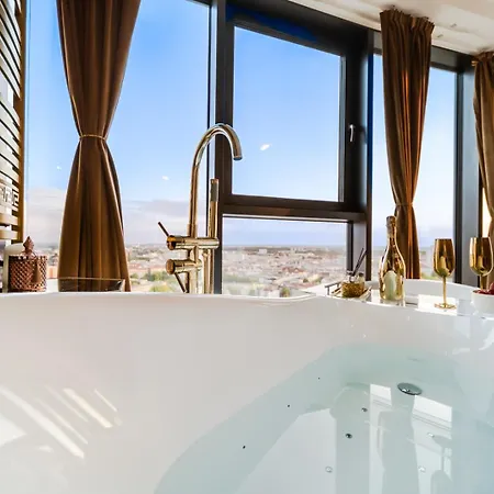Hanza Tower Gold Apartment *